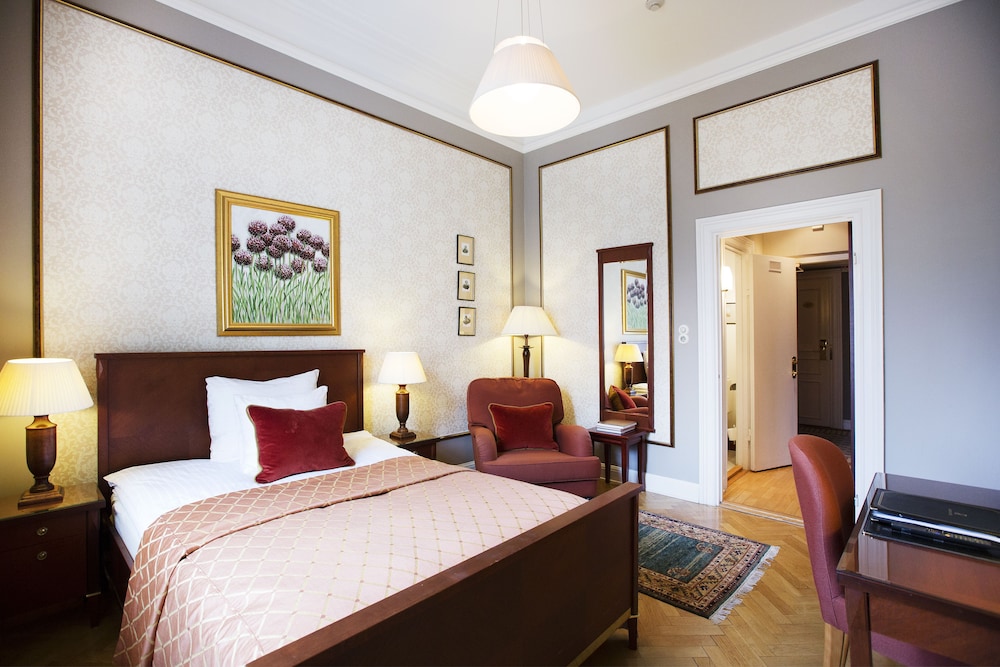 Room, Queen Bed
