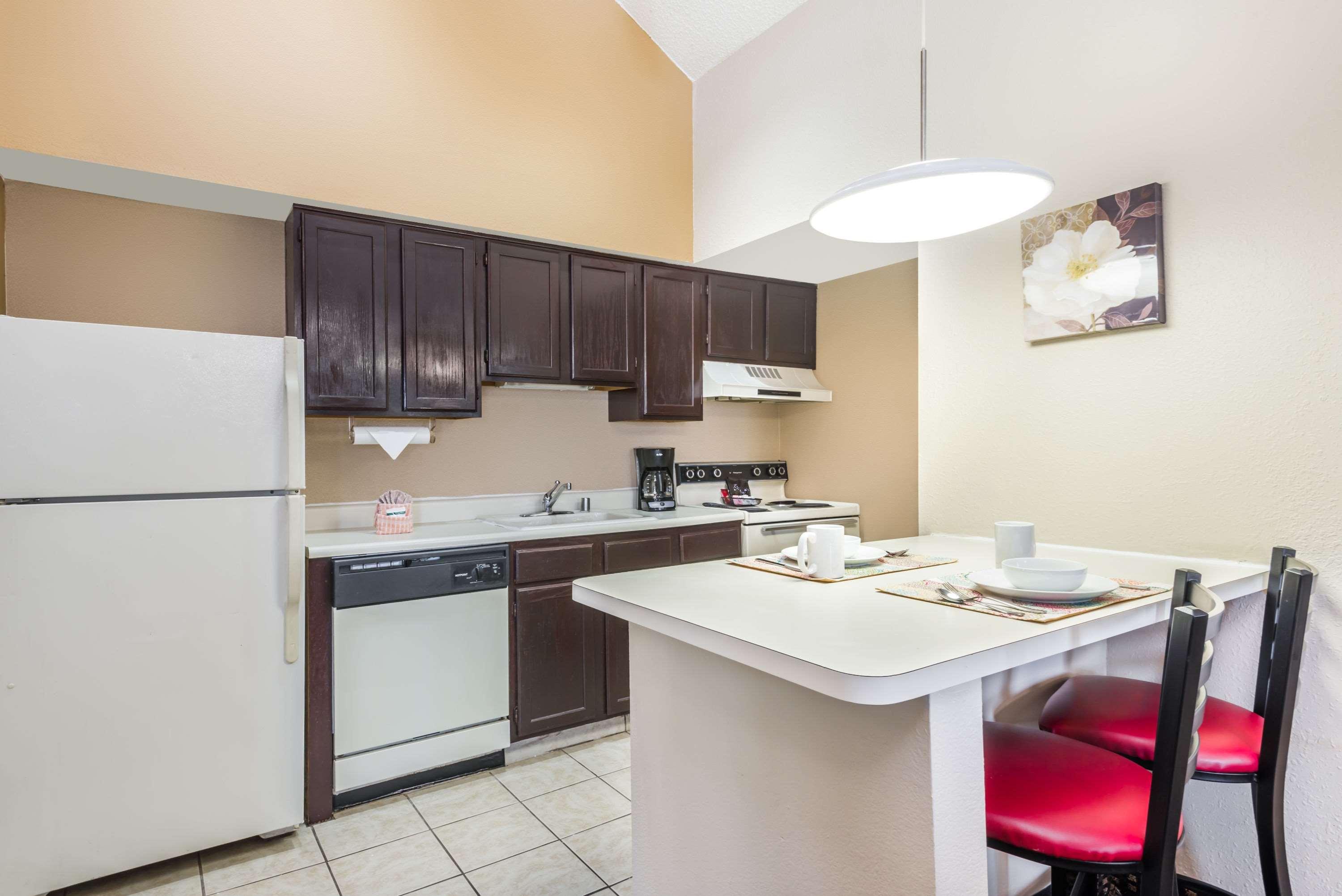 Hawthorn Extended Stay by Wyndham Dayton 16/27