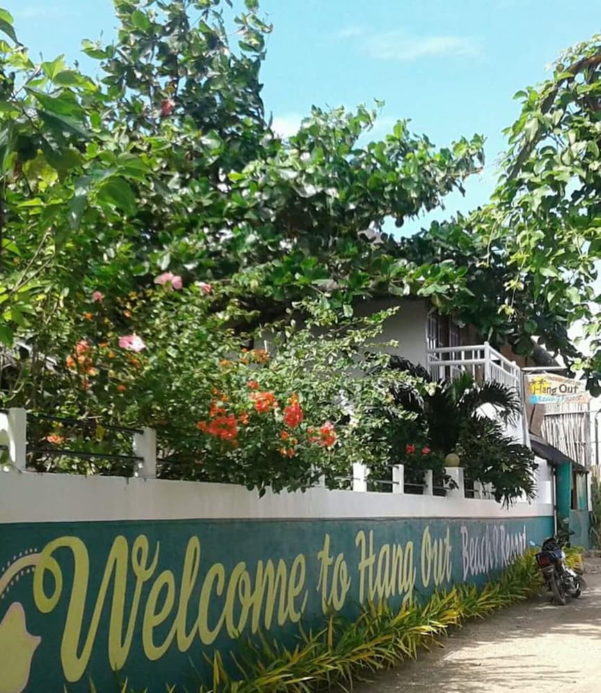 Hangout Beach & Resort 26/39