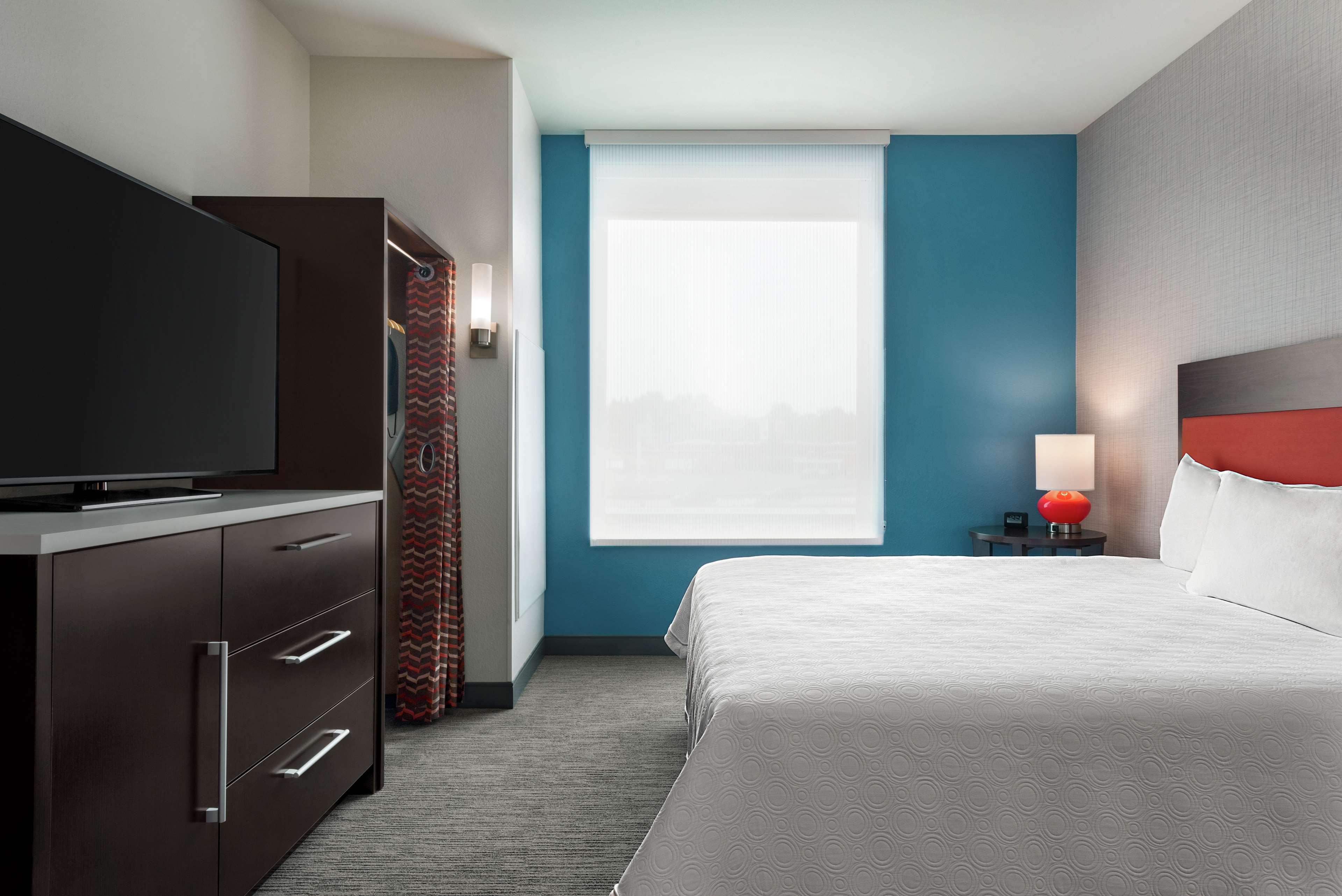 1 BEDROOM, SUITE, KING BED