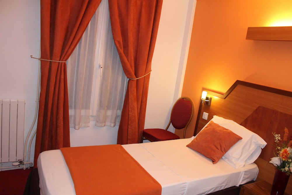 ROOM, SINGLE