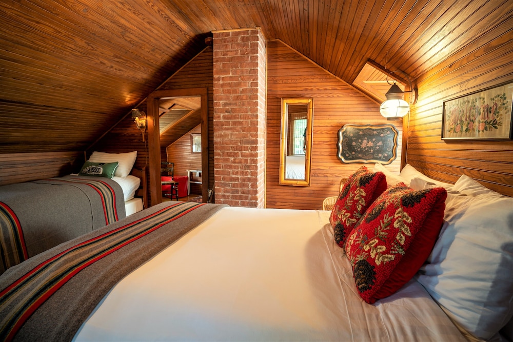 Lake Placid Stagecoach Inn 10/49
