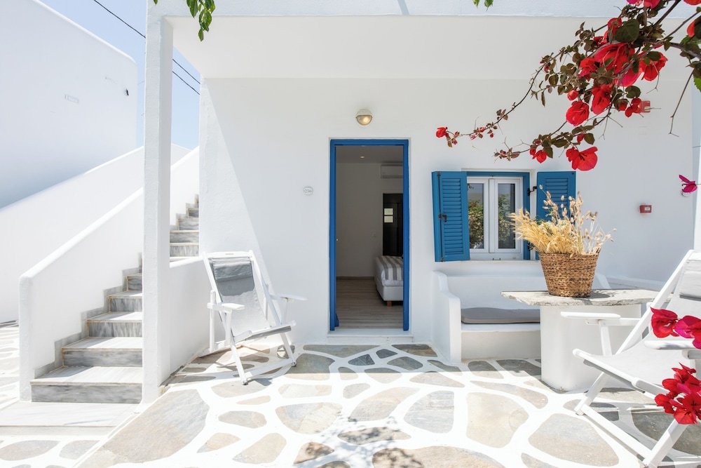 Acrogiali Beach Hotel 8/70