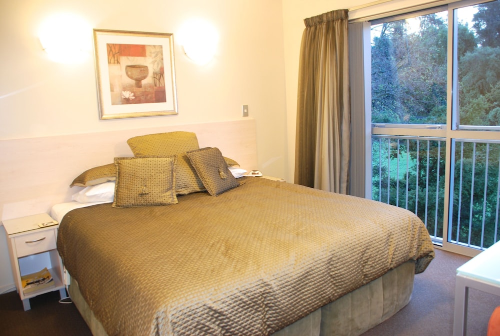 166 Majestic Court Motel 17/48