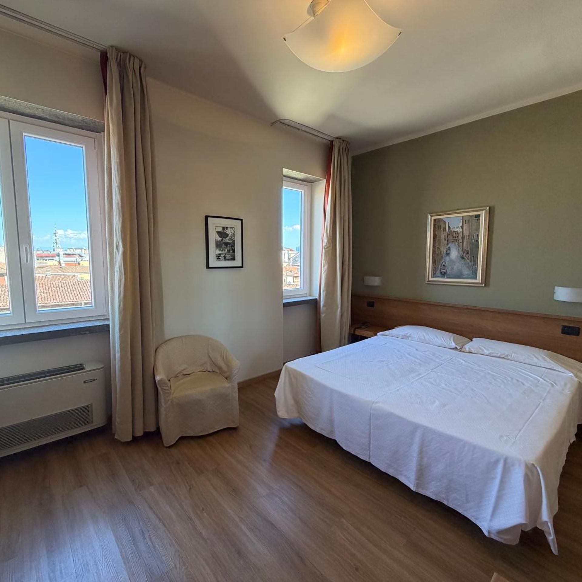 Superior, Double Bed, Hotel Lux 6/10