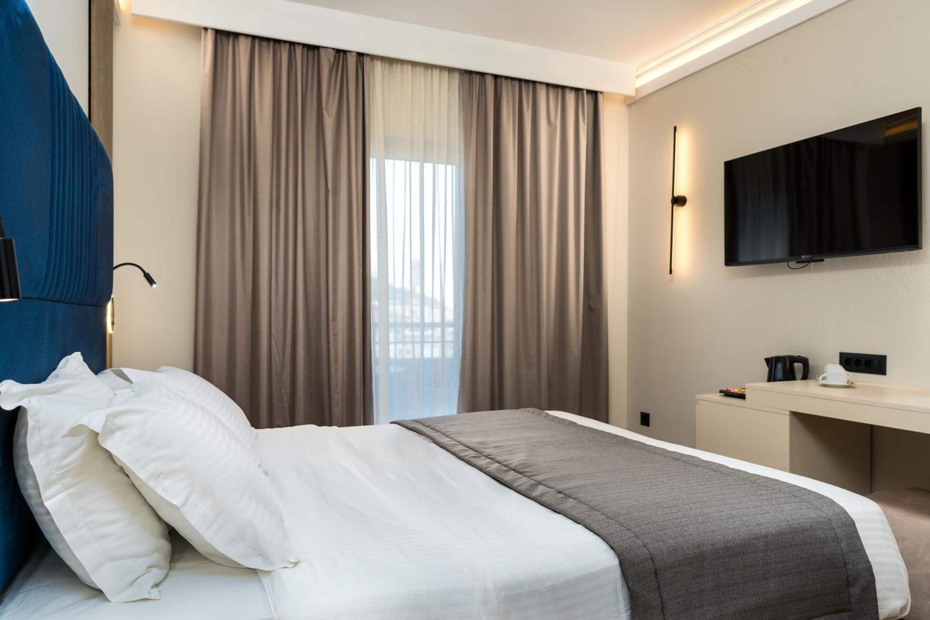 Room, Double Bed, Lateral Side Sea View