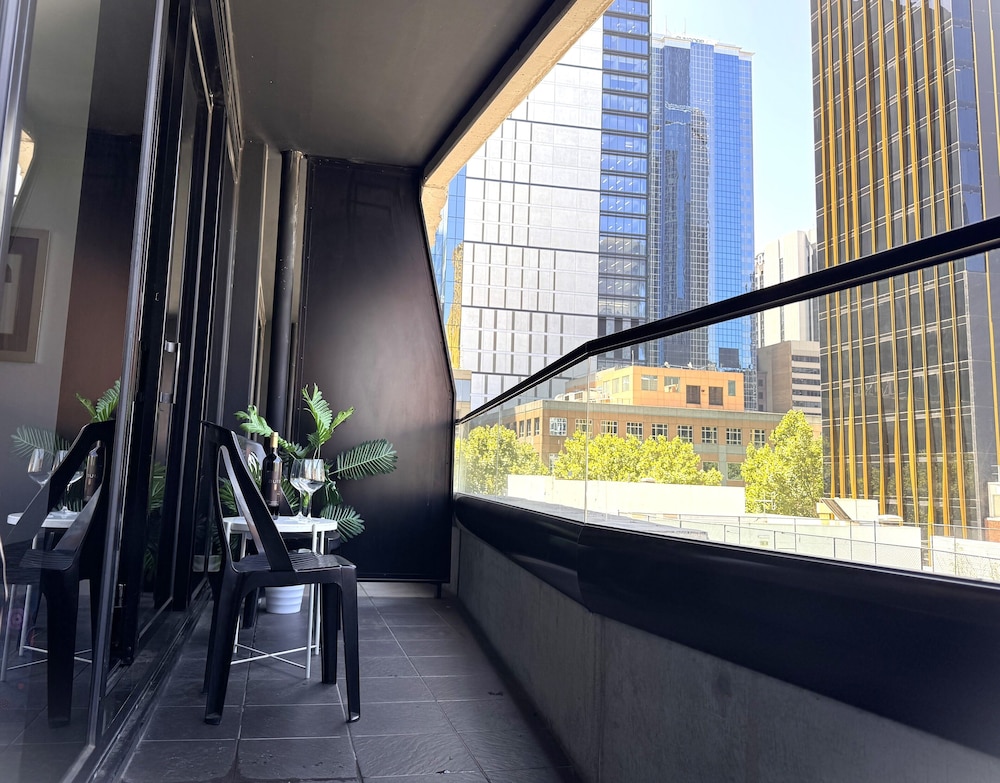 Aura On Flinders Serviced Apartment 6/78
