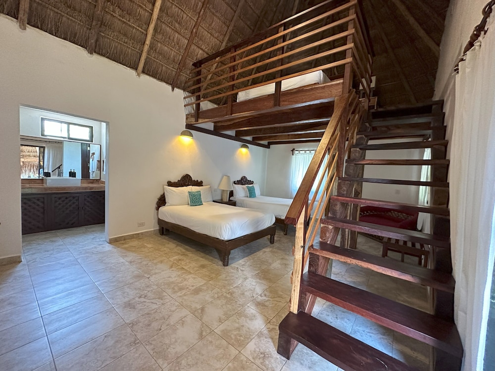 Suite, 1 King and 2 Double Beds, Pool Side
