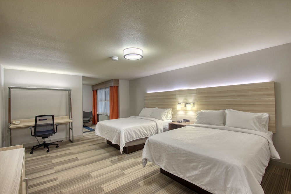 Holiday Inn Express Hotel And Suites Milwaukee Airport 14/74