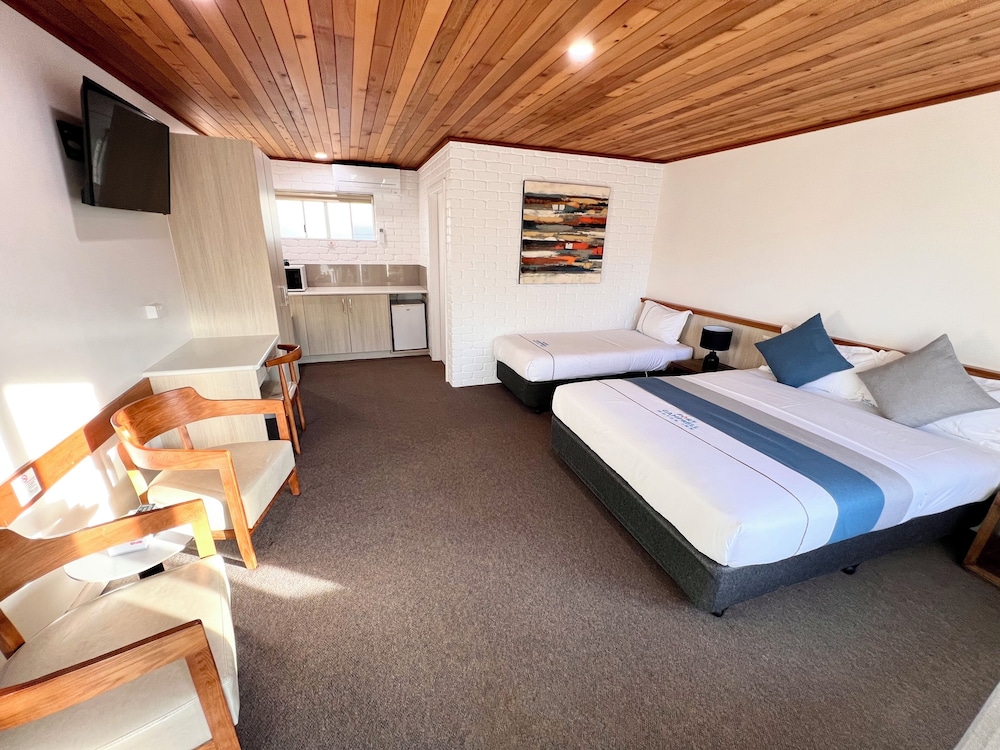 PORT CAMPBELL MOTOR INN 13/50