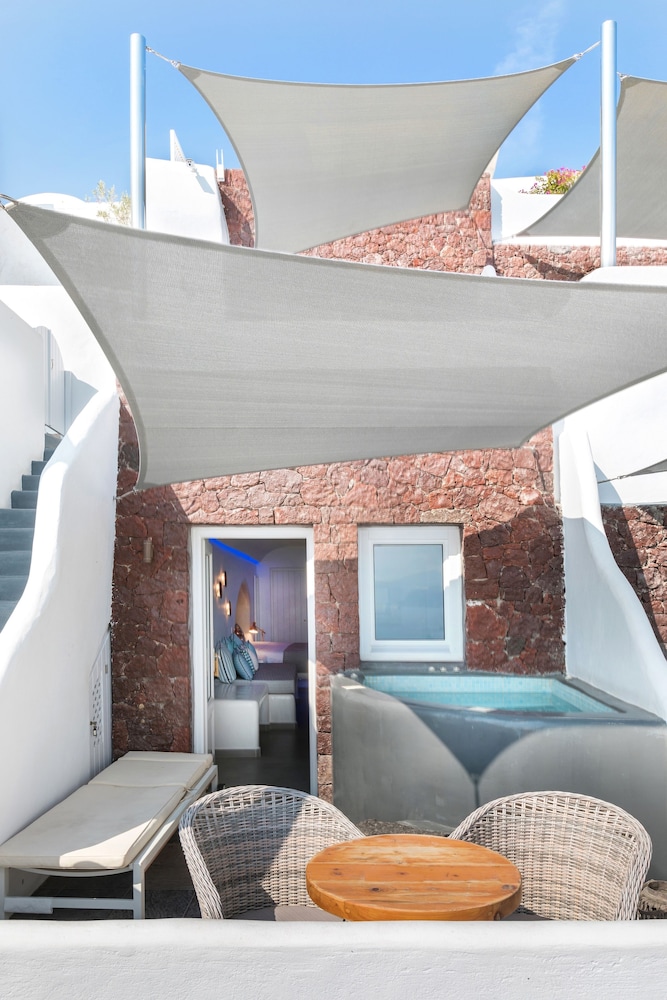 Secret Legend Suites - Adults Only 50/50