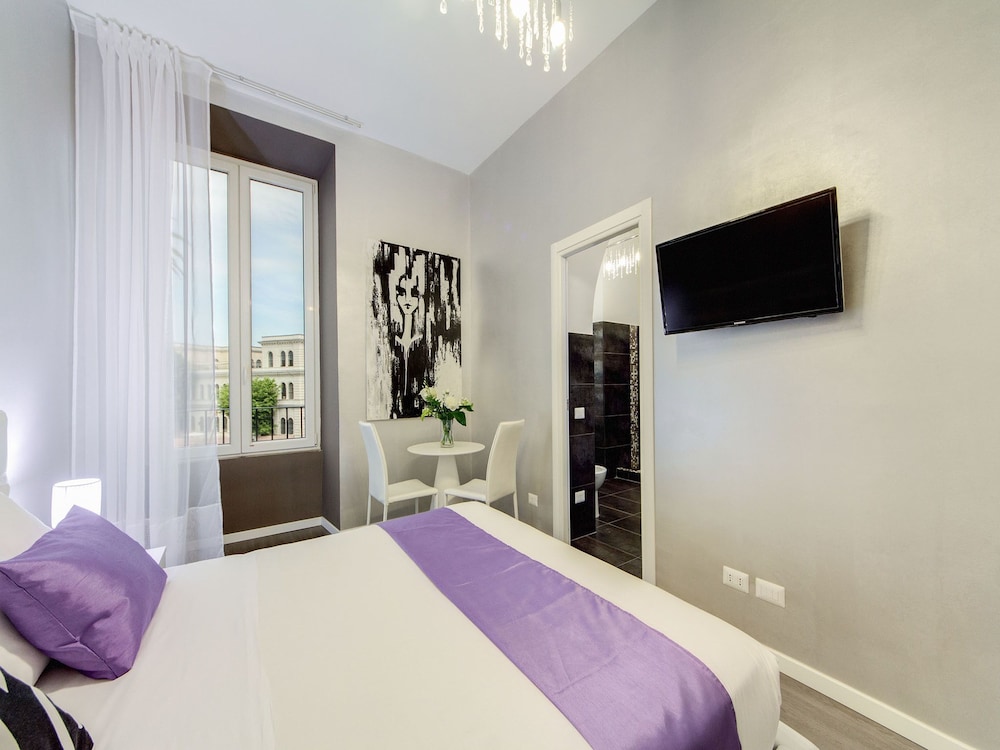 ROOM, DOUBLE BED