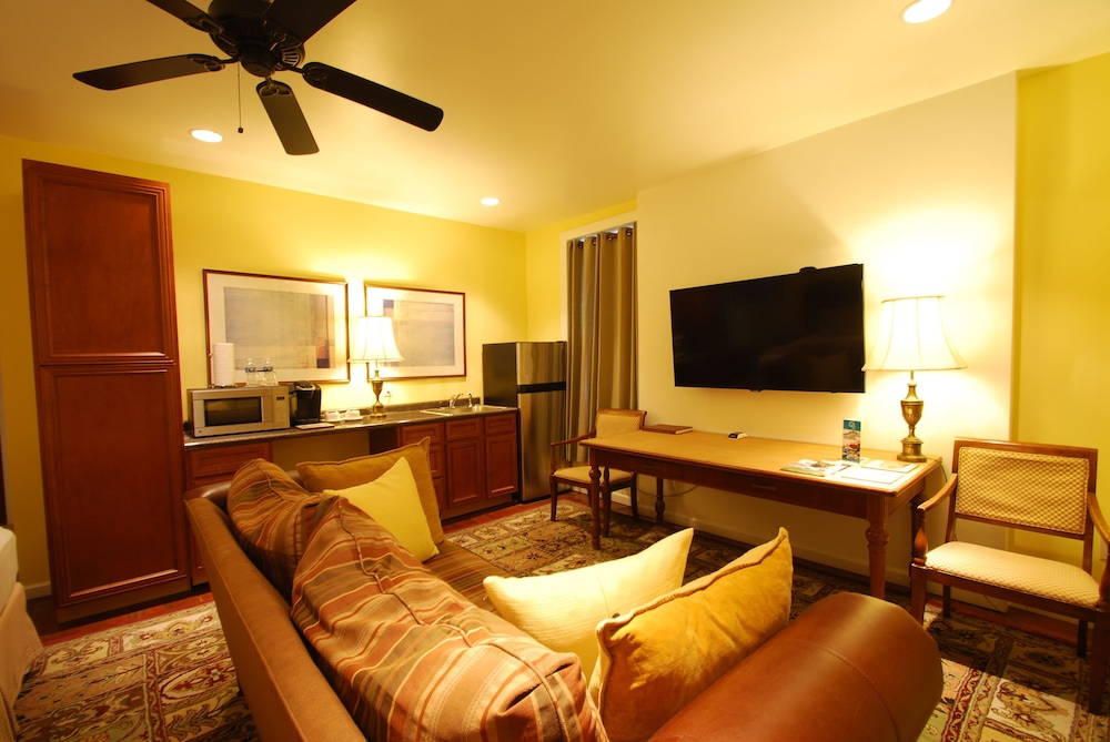 Grand Center Inn 24/37