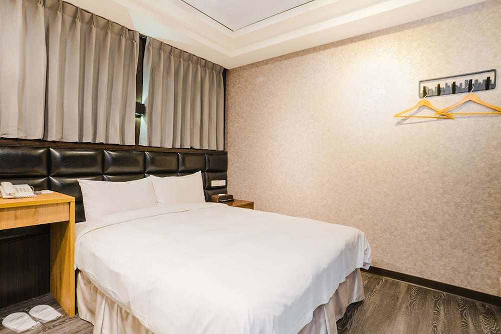 BUSINESS, DOUBLE BED