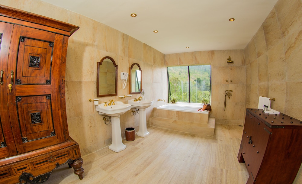 Hunas Falls Hotel Kandy 77/77