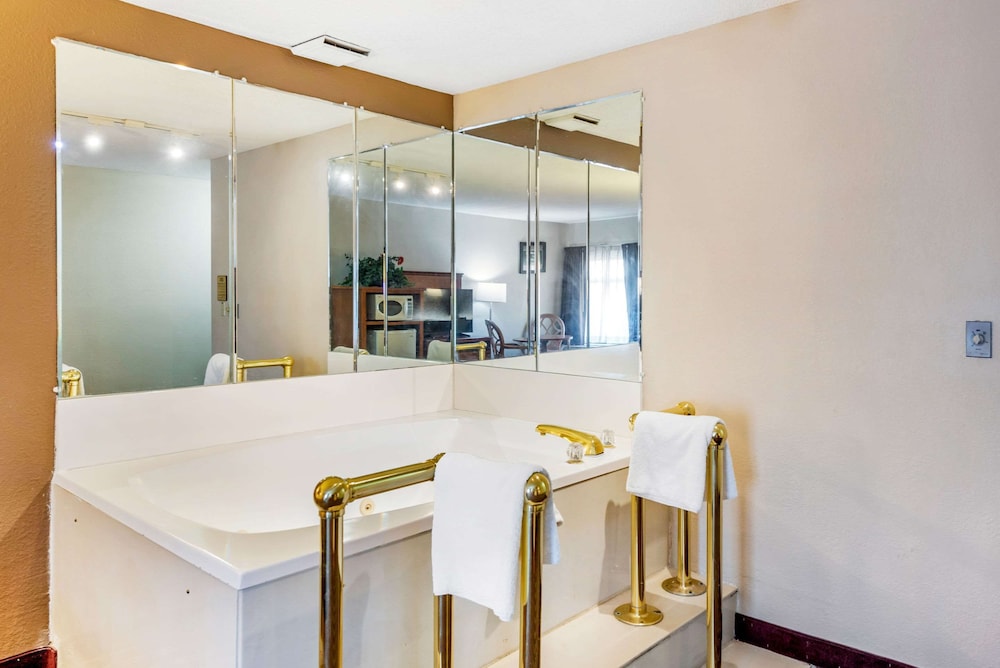 Baymont by Wyndham Lebanon IN 50/50