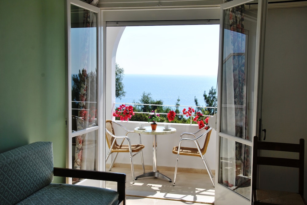 Filoxenia Hotel Apartments 22/41