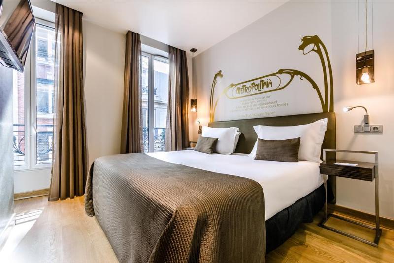 Family Suite, King Bed, Exe Panorama 2/2