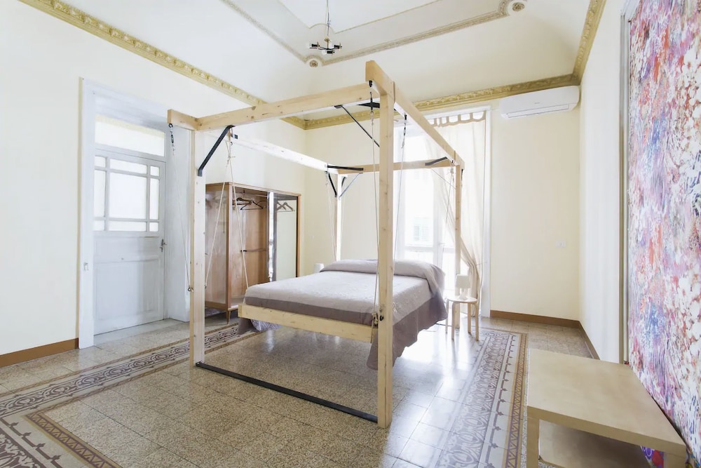 DESIGN, DOUBLE BED, PRIVATE BATHROOM