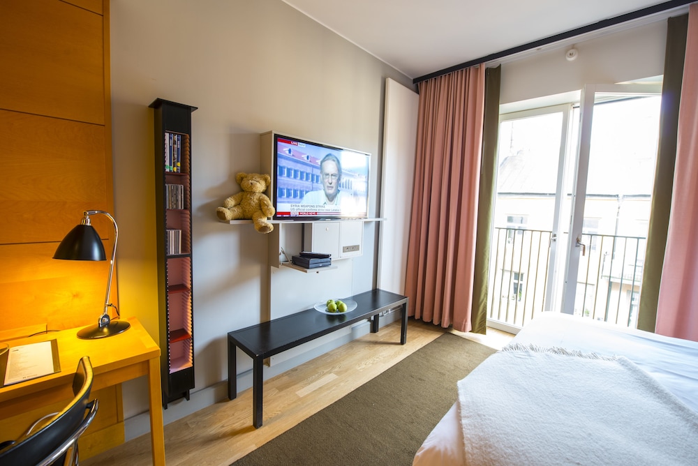 Rival Hotel 28/80