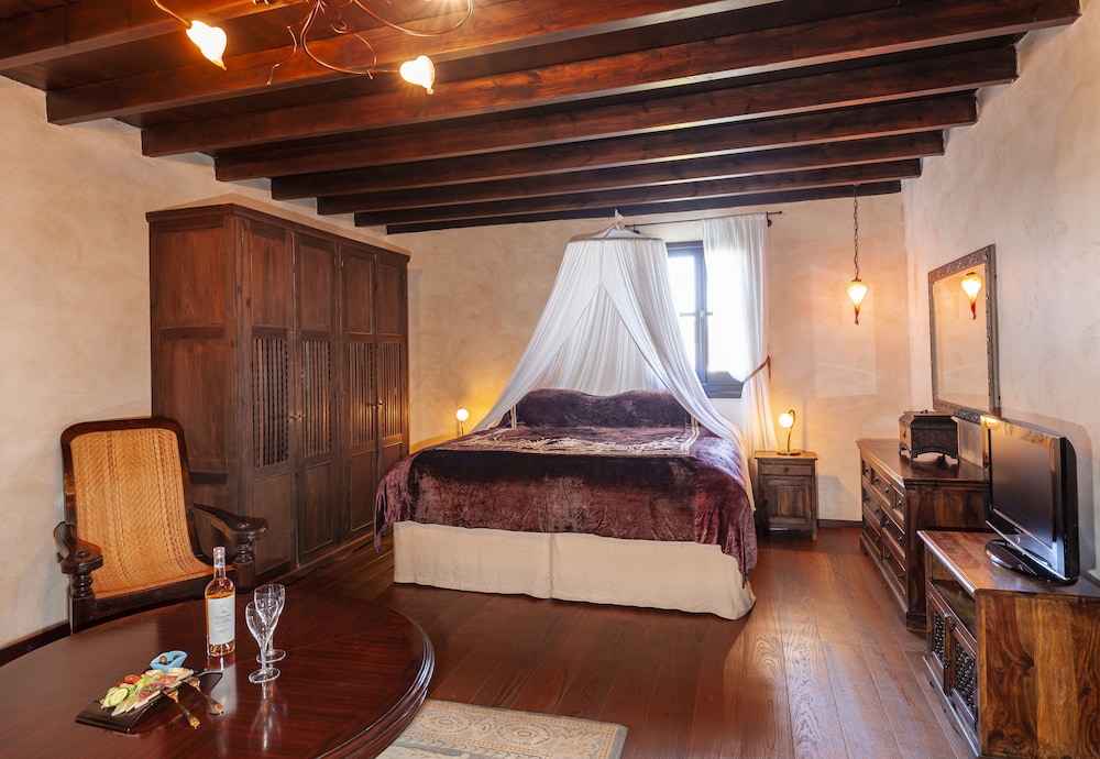 GRAND, MASTER, SUITE