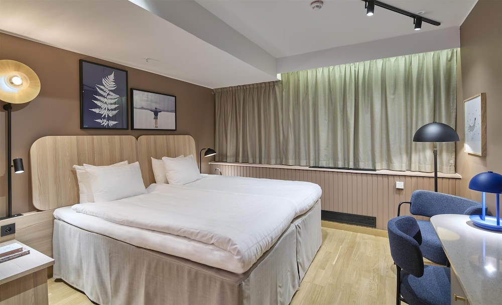 ROOM, NO WINDOW