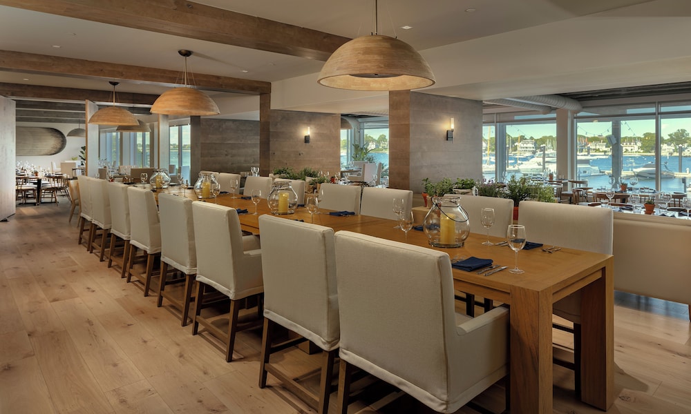 Newport Harbor Island Resort 53/66