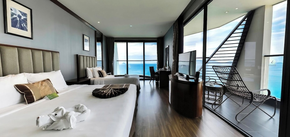 PREMIUM, TRIPLE, OCEAN VIEW