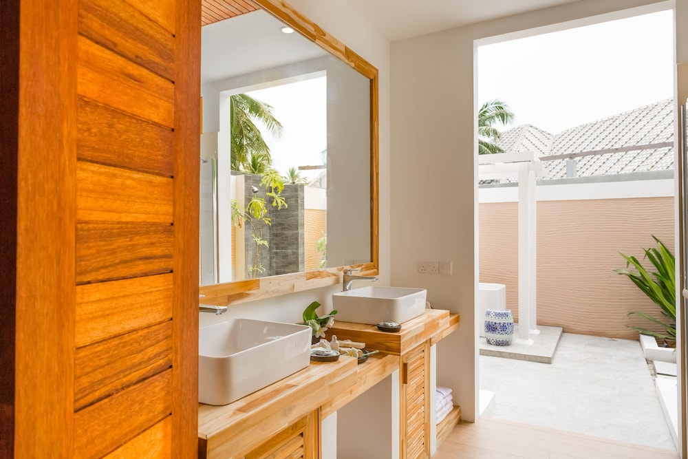 Kudafushi Resort and Spa 55/56