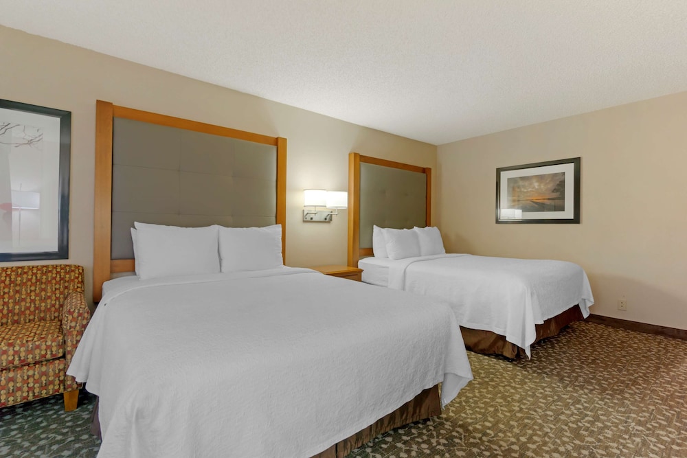 غرفة قياسية بسريرين كوين في الطابق الأرضي، Best Western Plus Oak Harbor Hotel & Conference Center 6/10