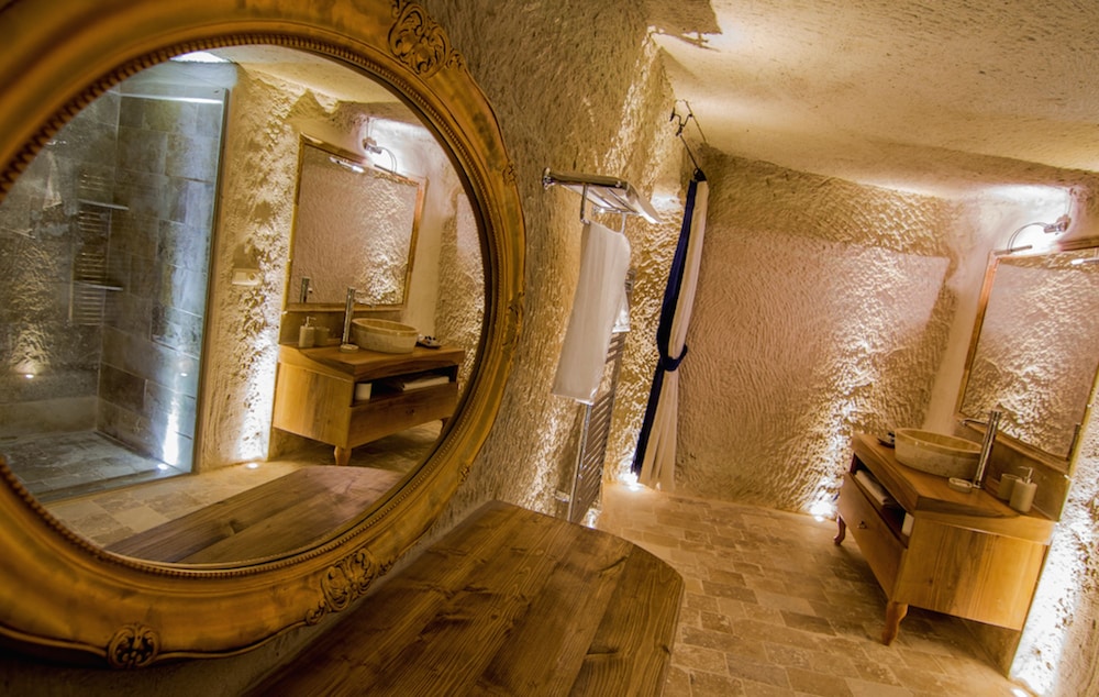 Azure Cave Suites 22/50