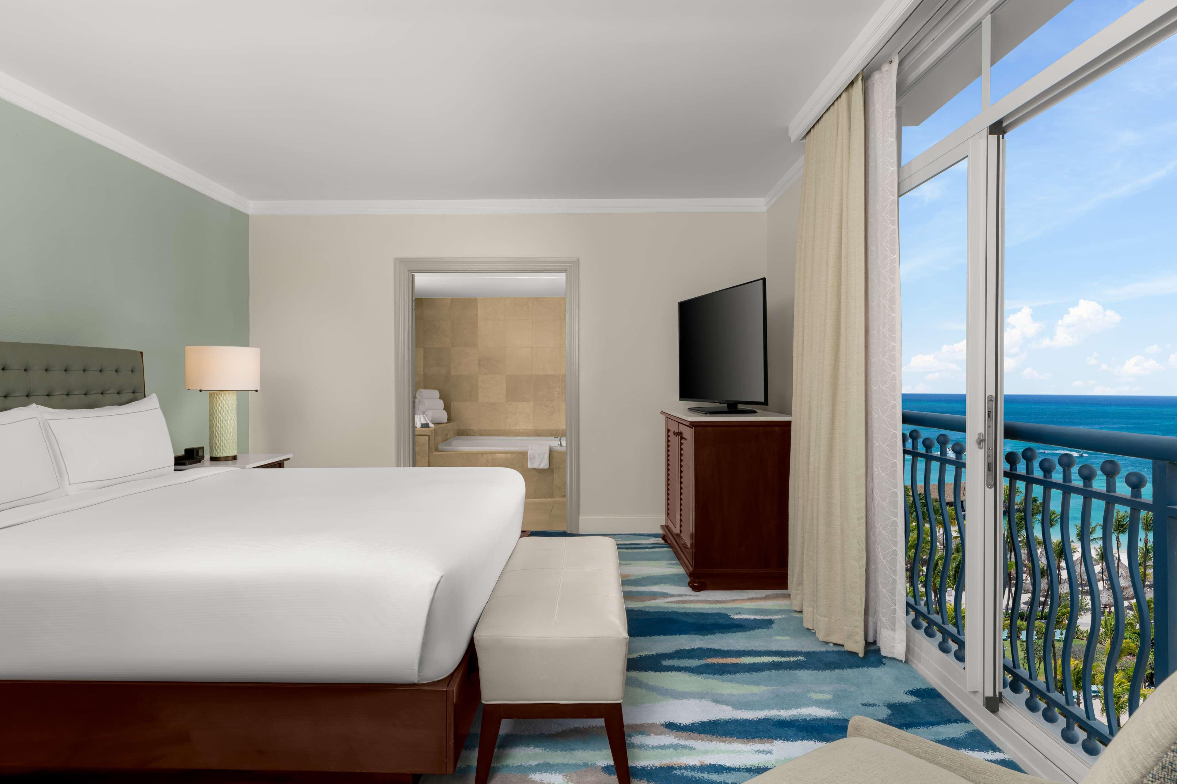 PALM BEACH CLUB, SUITE, KING BED, OCEAN VIEW
