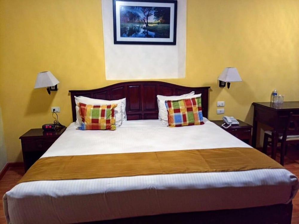Hotel Madan Cardenas 48/51