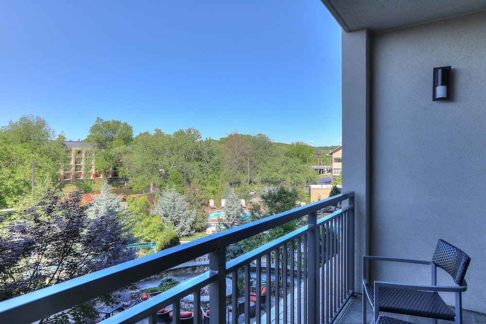 Courtyard Pigeon Forge