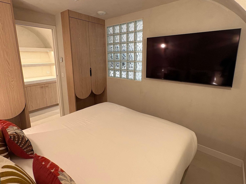 Mercure Nice Marche aux Fleurs Hotel 34/72
