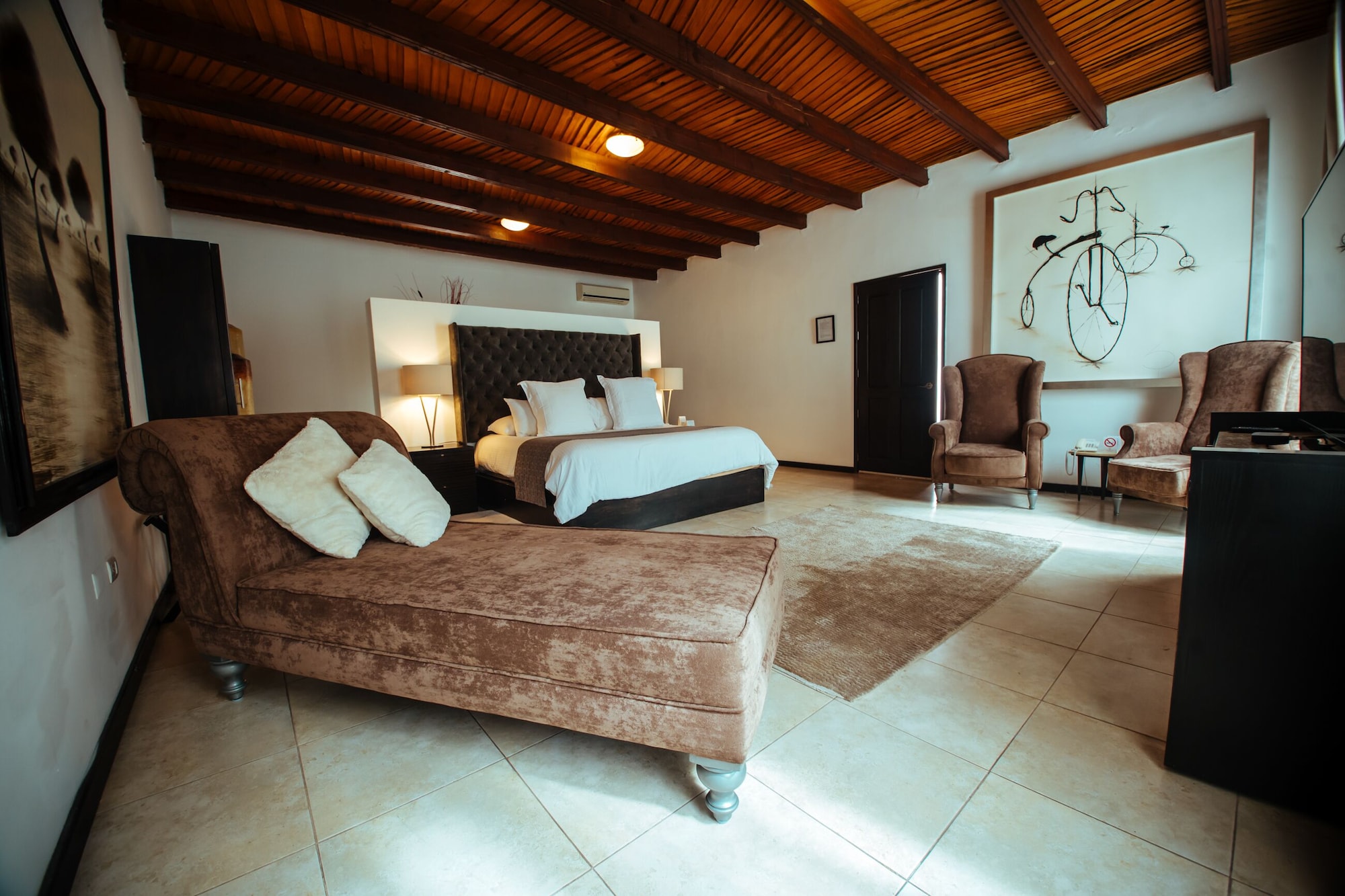 PRESIDENTIAL, SUITE, KING BED, POOL VIEW, TERRACE
