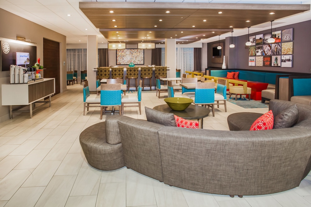 Holiday Inn Express Suites Litchfield West 40/56
