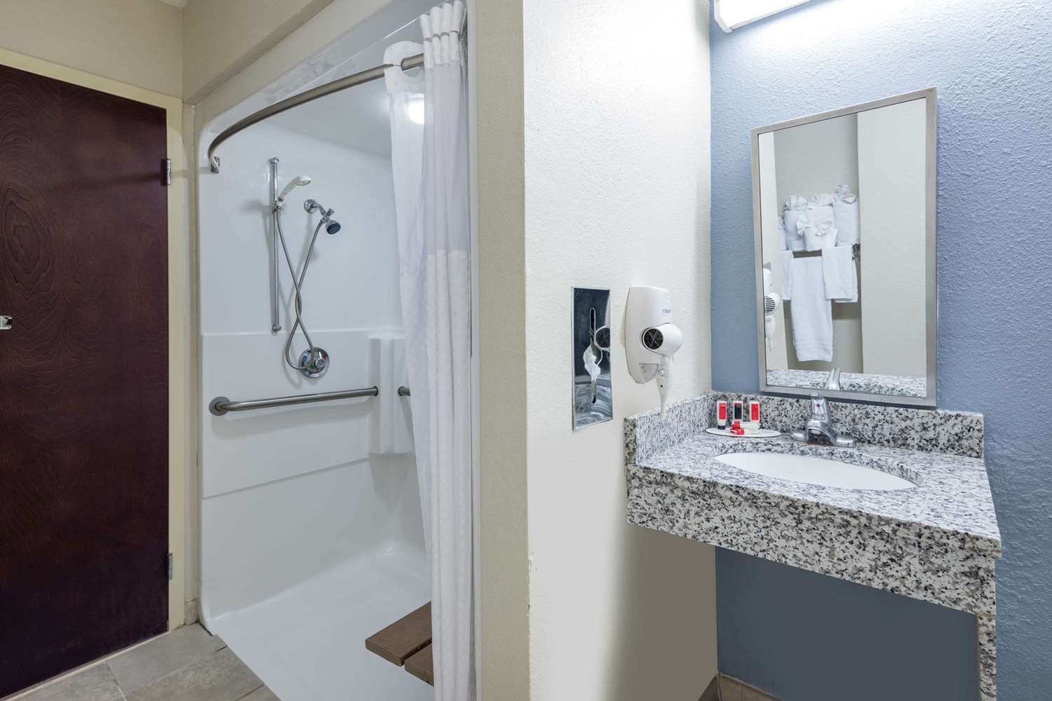 Microtel Inn & Suites by Wyndham Greenville / Woodruff Rd 27/28