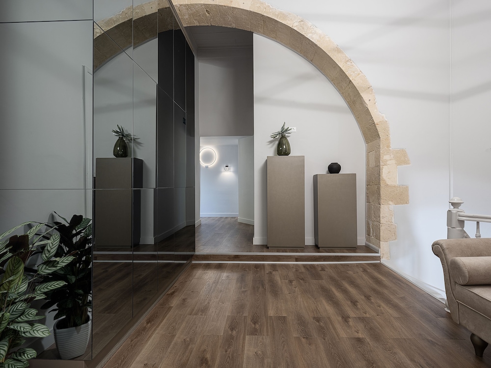 Elia Erato 24/50