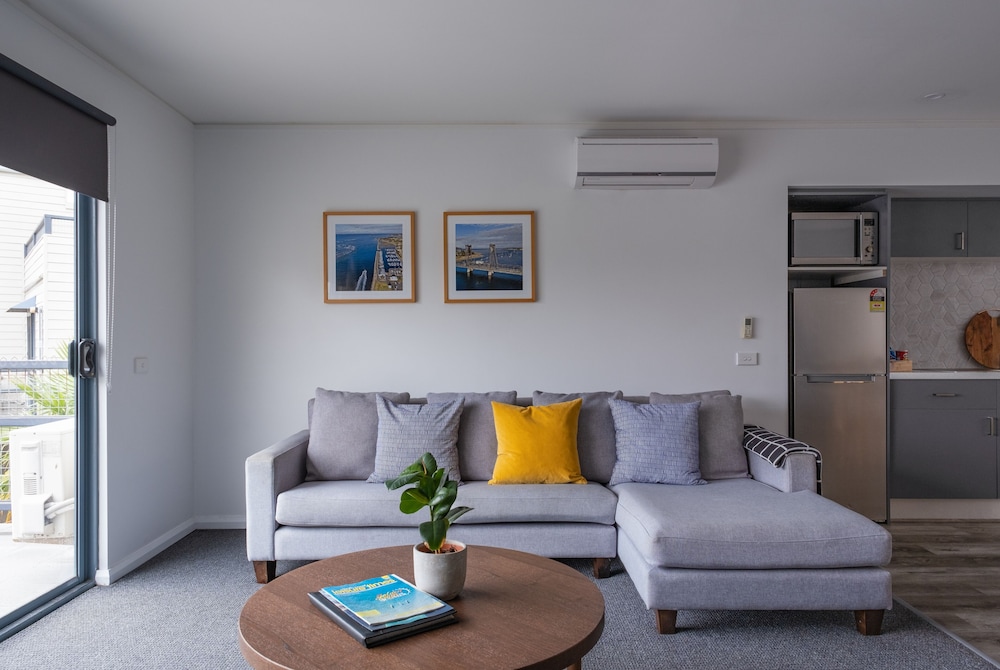 Corrigans Cove 28/42