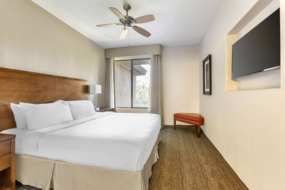 2 BEDROOMS, SUITE, KING AND QUEEN BED, ACCESSIBLE