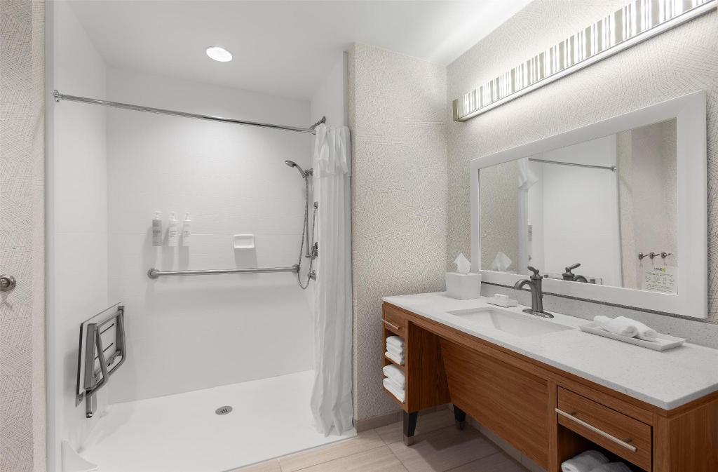 Studio, King Bed, Sofa, Accessible, Home2 Suites By Hilton Greenville Airport 7/10