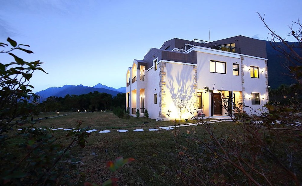 B&B Mountain View 2/50