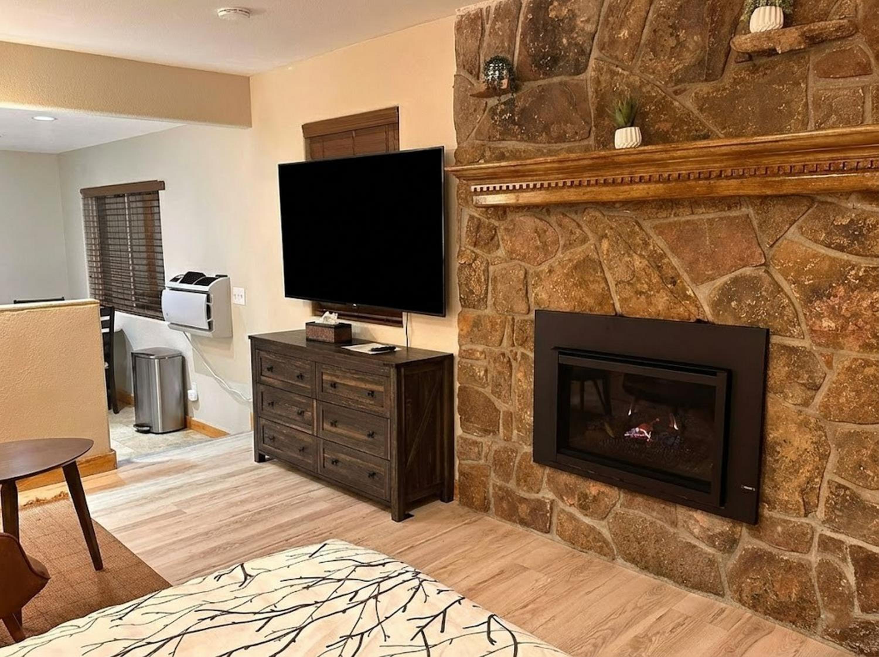 StoneBrook Resort - Adult Only 6/12