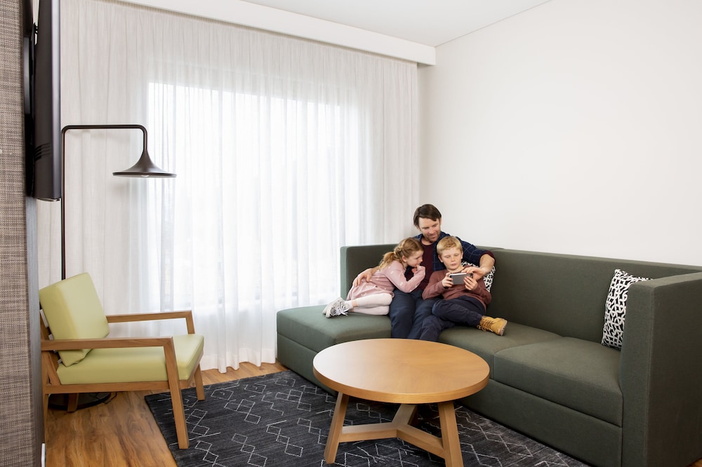 Holiday Inn Express And Suites Queenstown 53/79