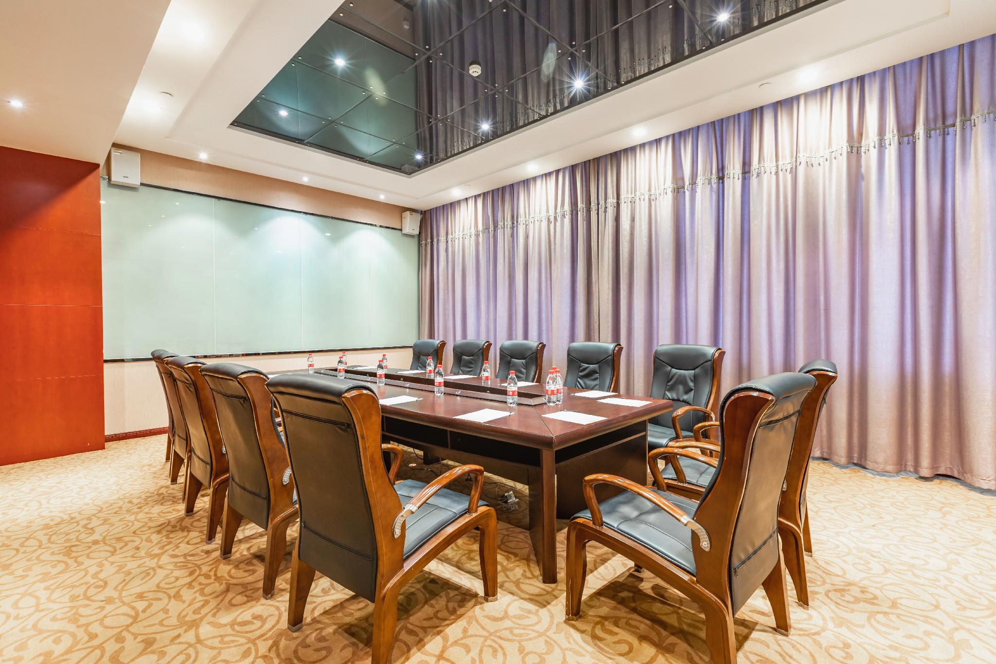 Guomao Hotel 32/35