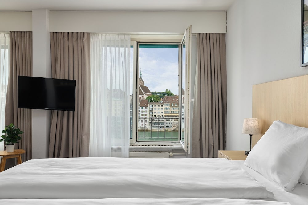 River, Junior Suite, Twin Beds, Sofa، Sorell Hotel Merian 5/10