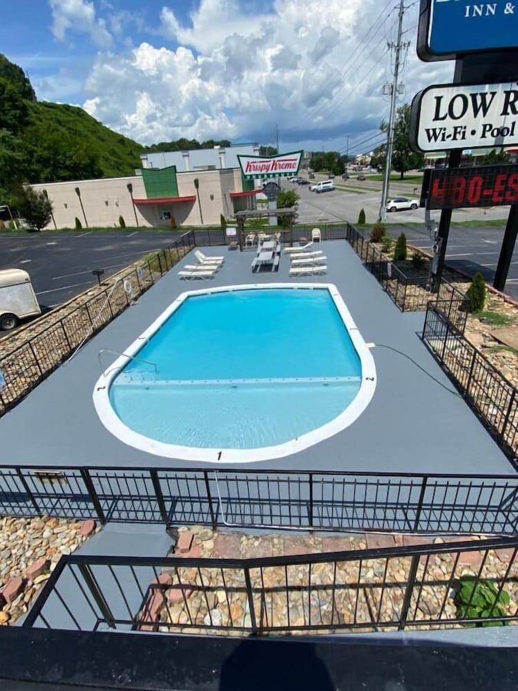 Bear Mount Inn And Suites 37/40