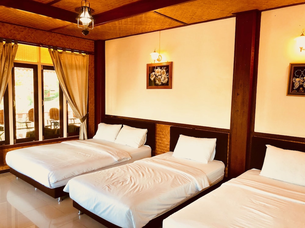 FAMILY, RIVER VIEW, SHARED BATHROOM