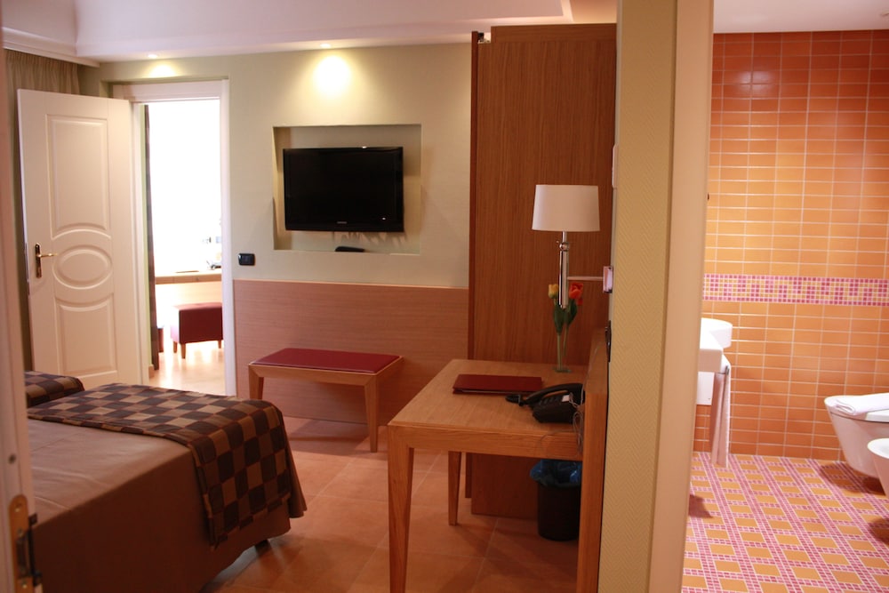 Artemis Hotel 34/69